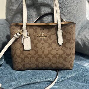 LIKE NEW! Signature Mini Ave.,